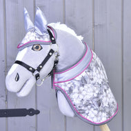 The Hobby Horse LarDen "Set Grey Flower" features a gray plush hobby horse with a black bridle, silver-pink tack, flower pattern, and matching blanket, set against a light gray wooden background.
