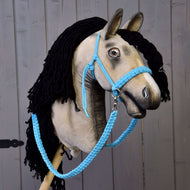 The Hobby Horse LarDen Rope Set Cotton Blue (size M) features a handmade hobby horse with a gray face, black yarn mane, and blue cotton halter on a wooden stick—perfect for enhancing any hobby horse collection.