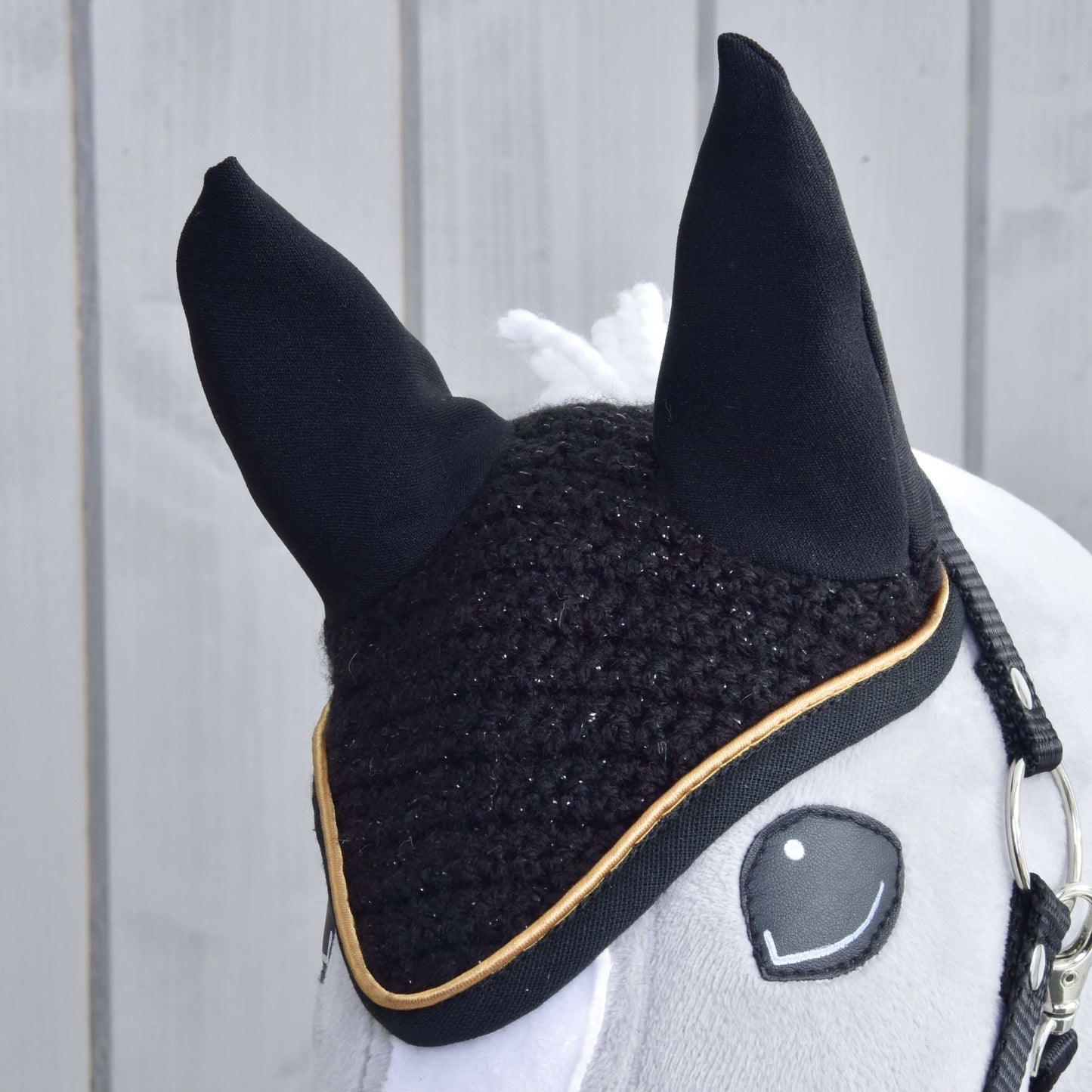 Ear bonnet crocheted Black Gold