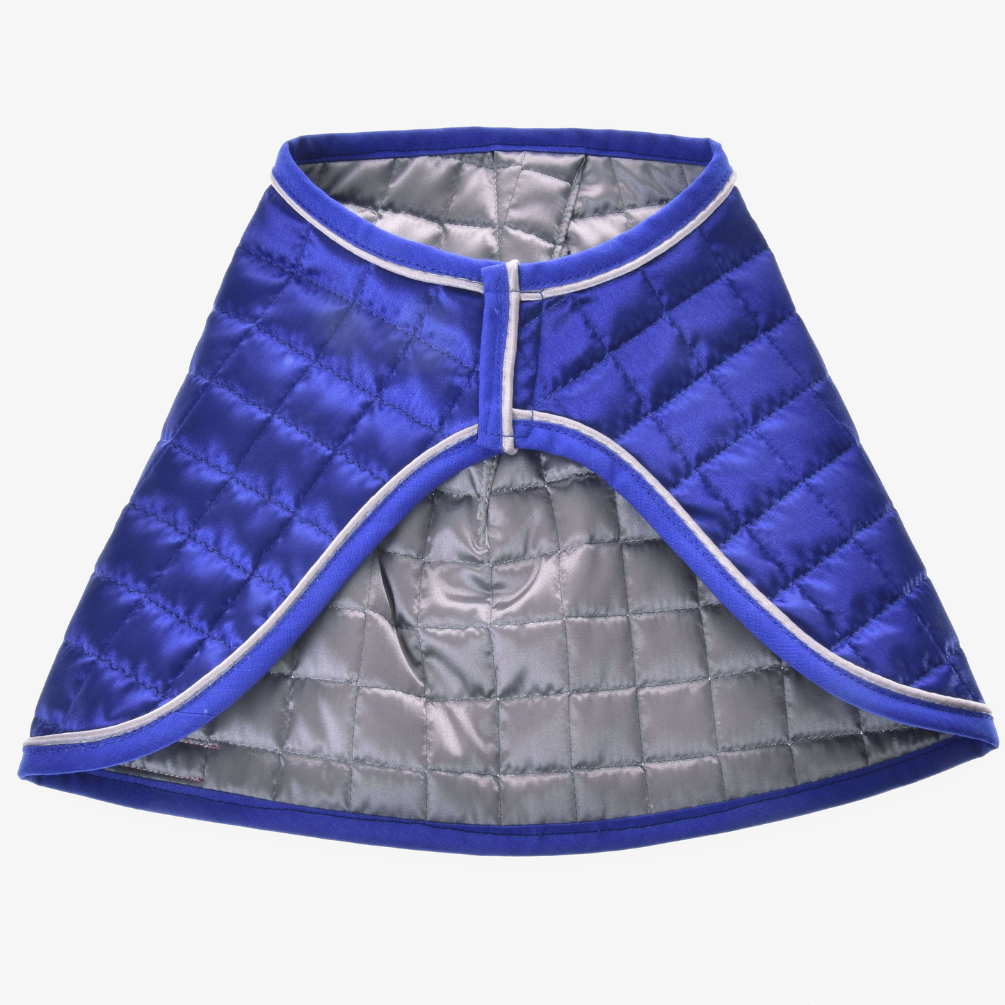The Hobby Horse LarDen Blanket DeLuxe Blue double-sided features a blue outer layer and a silver diamond-quilted inner lining with white piping, providing extra protection. Shown flat on a white background.