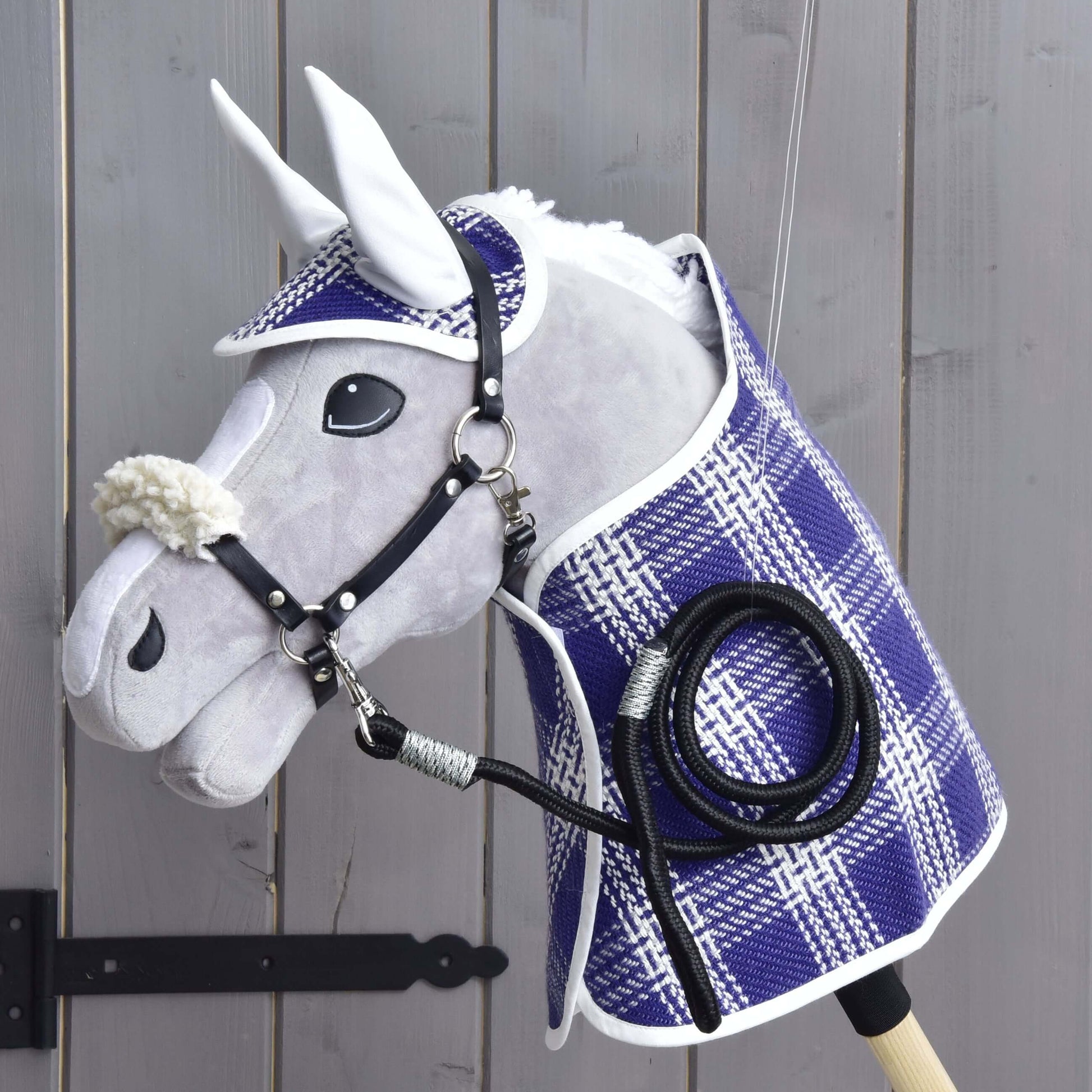 Set Cube (blanket, ear bonnet, lead rope, halter with fur)